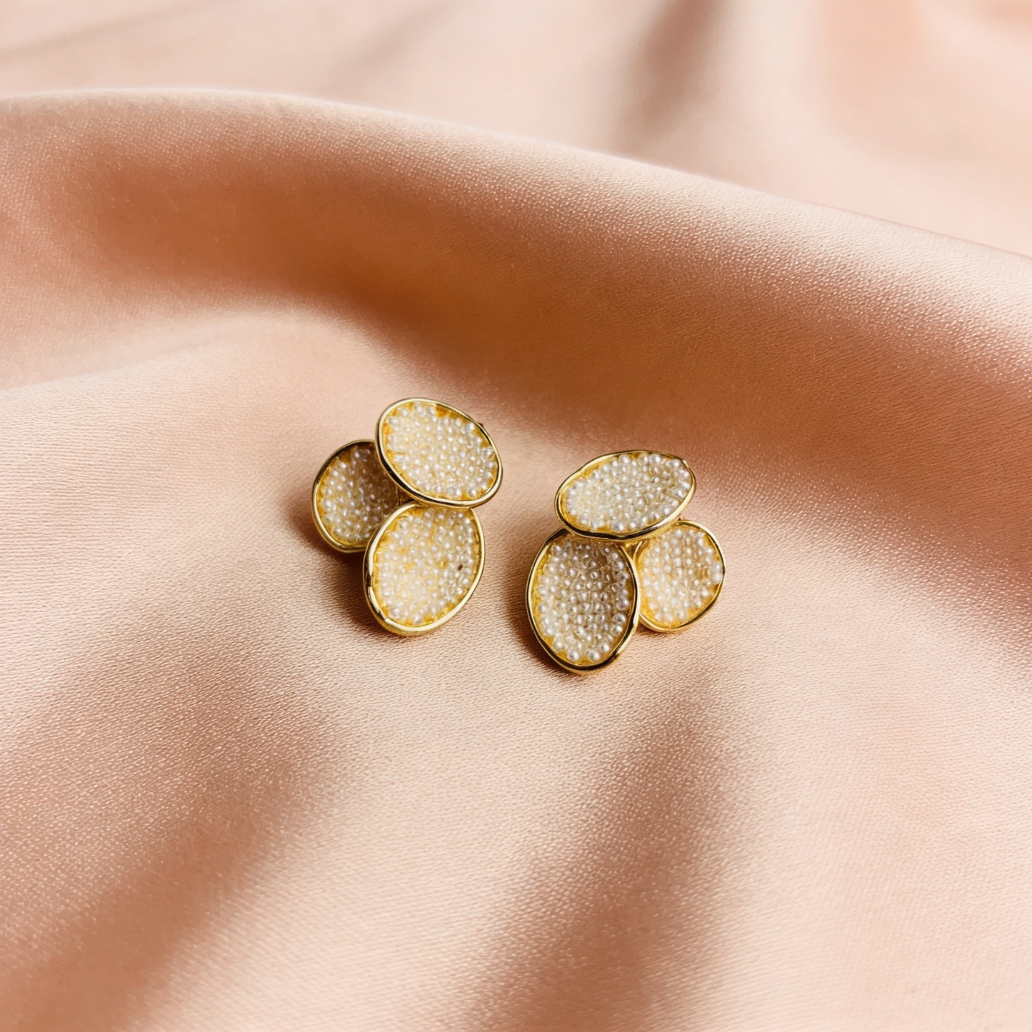 Honeycomb Type Pearl Stud Earrings