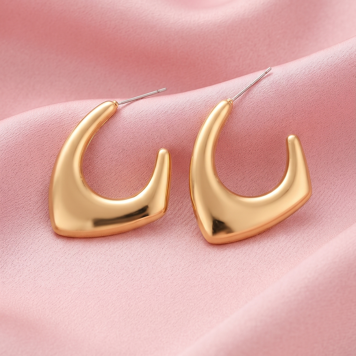 Trendy Gold-Tone Chunky U-Shaped Geometric Hoop Earrings for Women