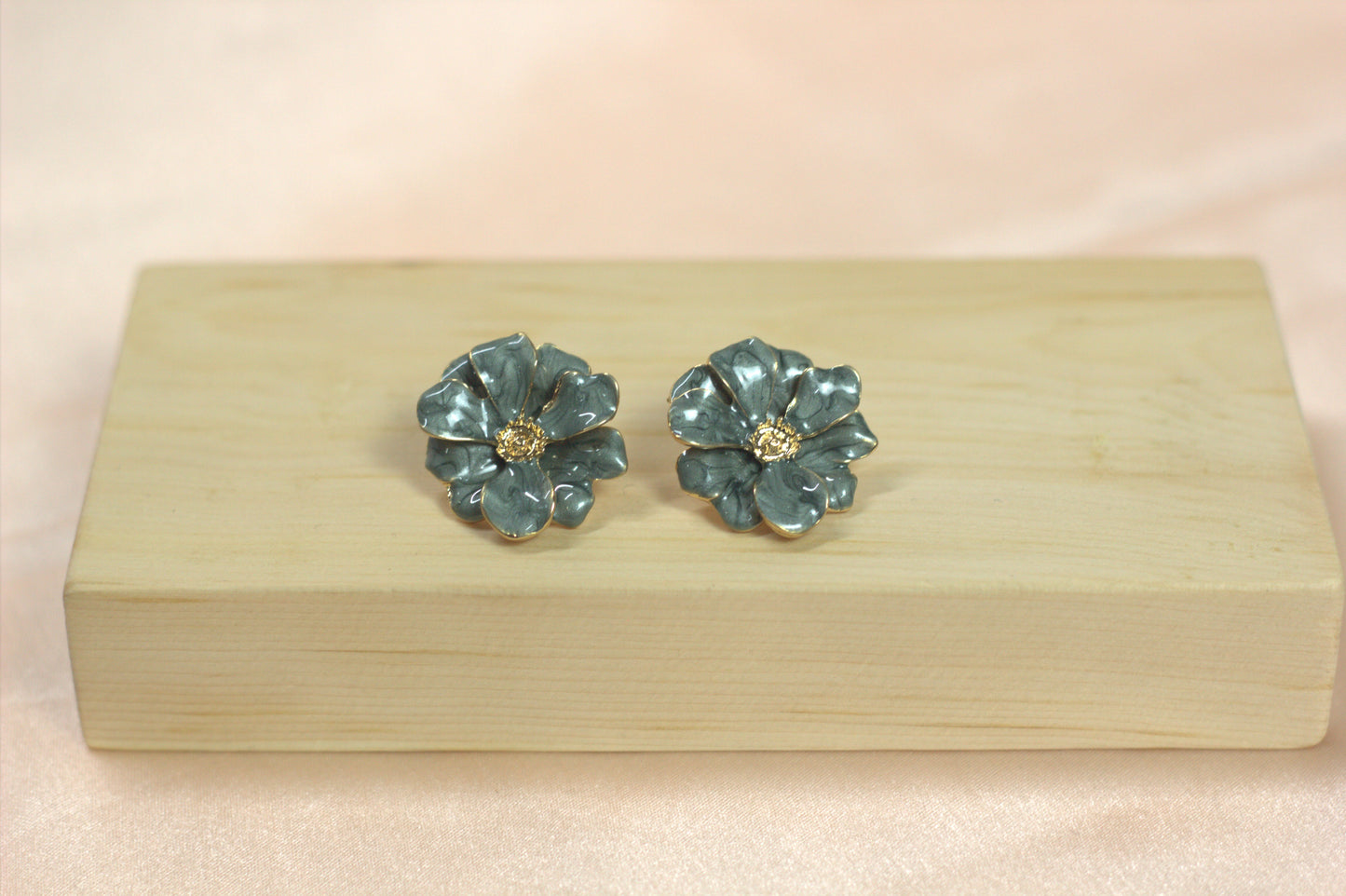 White Flower Stud Earrings – Elegant Feminine Jewelry