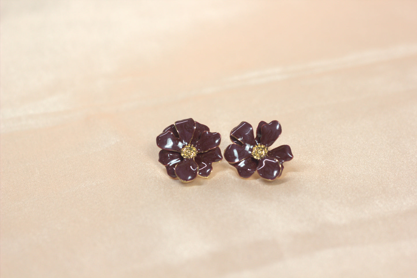White Flower Stud Earrings – Elegant Feminine Jewelry