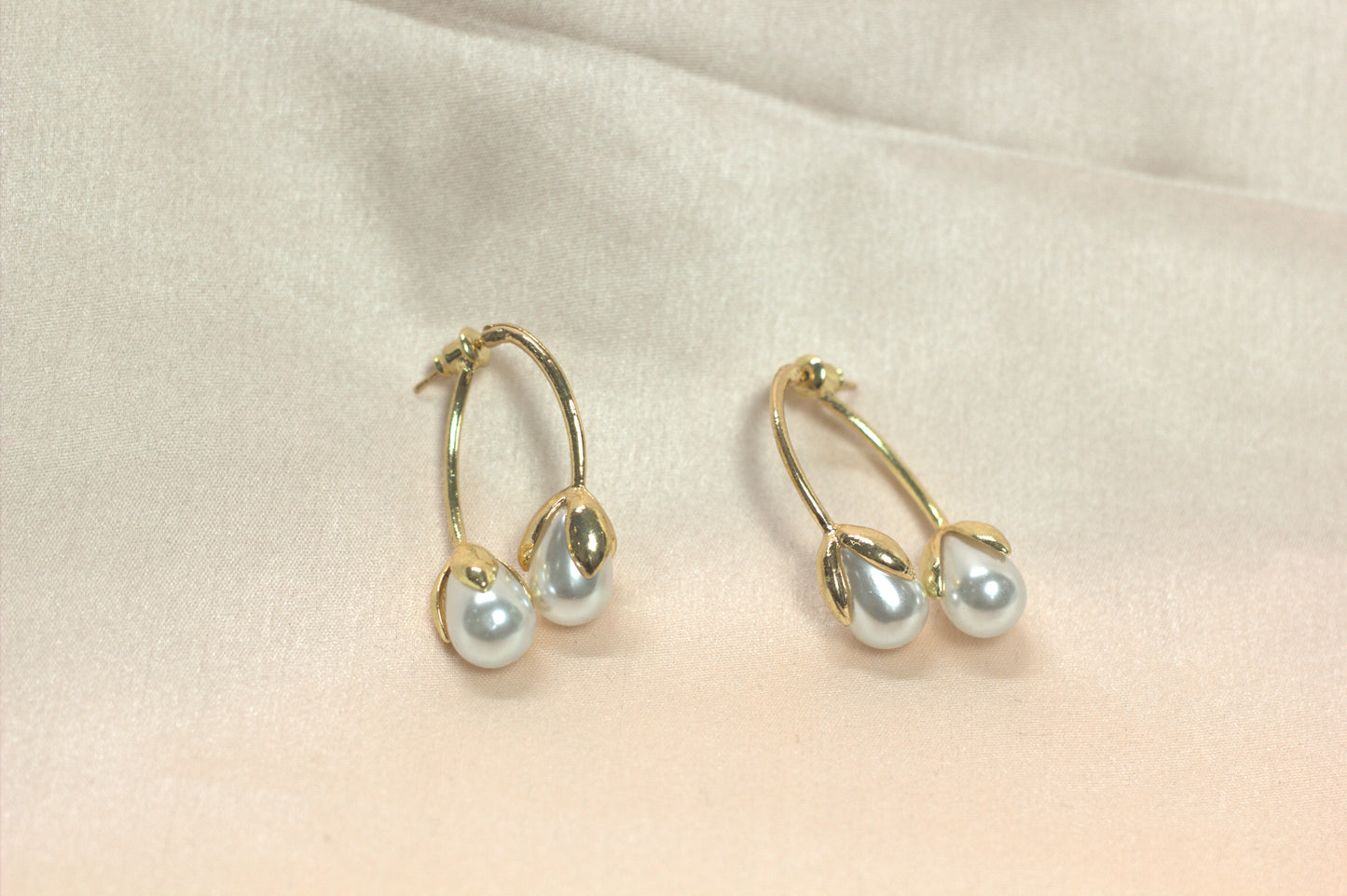 Pearl Bloom Bud Drop Earrings – Gold-Finished Botanical Studs