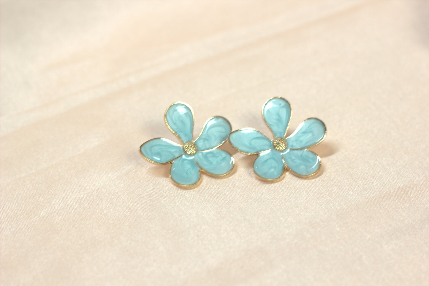 Flower Stud Earrings – Elegant Feminine Jewelry