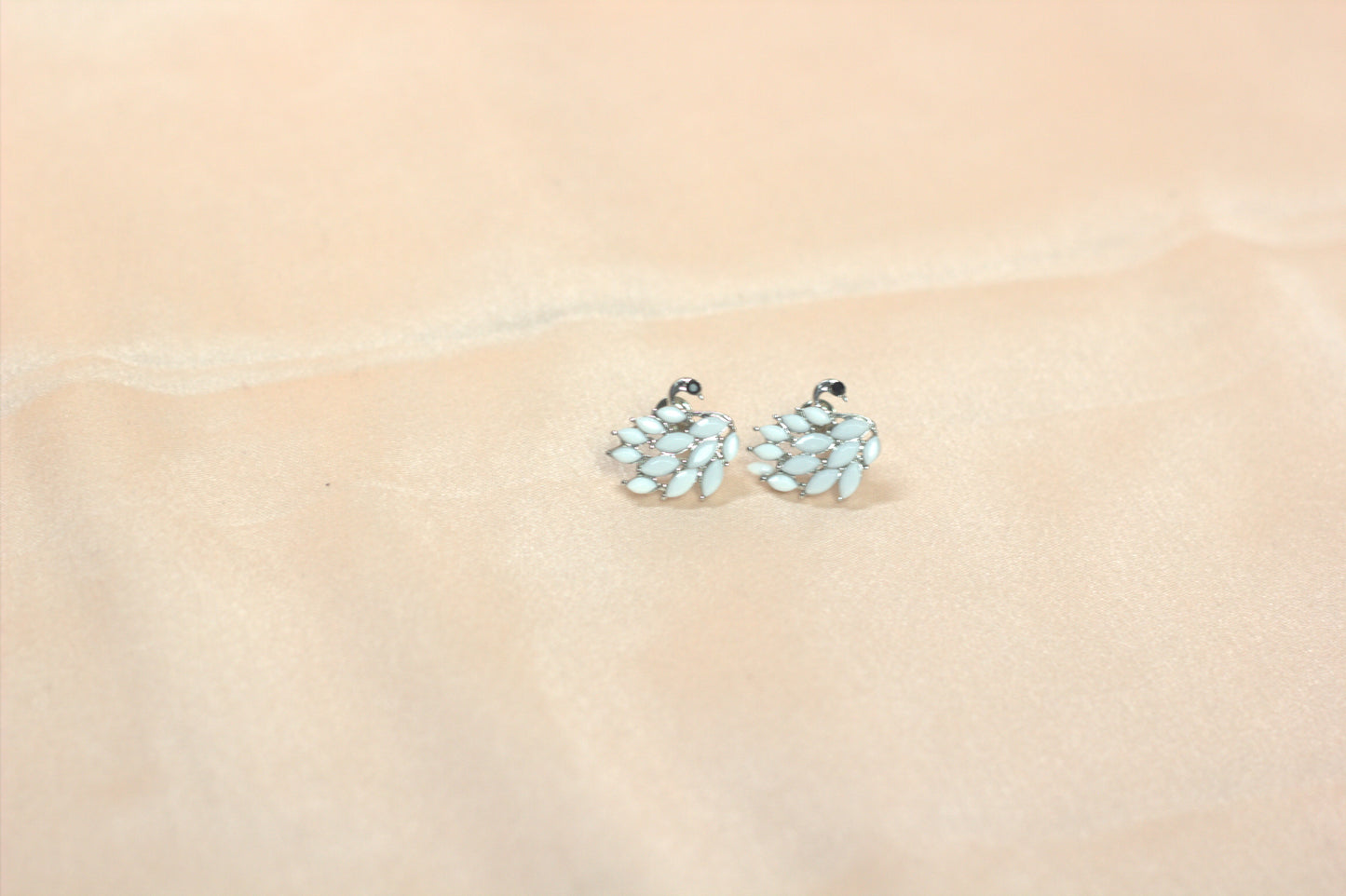 Elegant White Leaf Cluster Stud Earrings – Minimalist Chic Jewelry