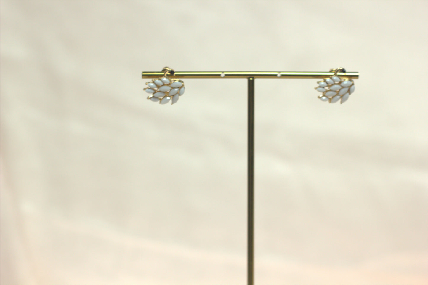 Elegant White Leaf Cluster Stud Earrings – Minimalist Chic Jewelry