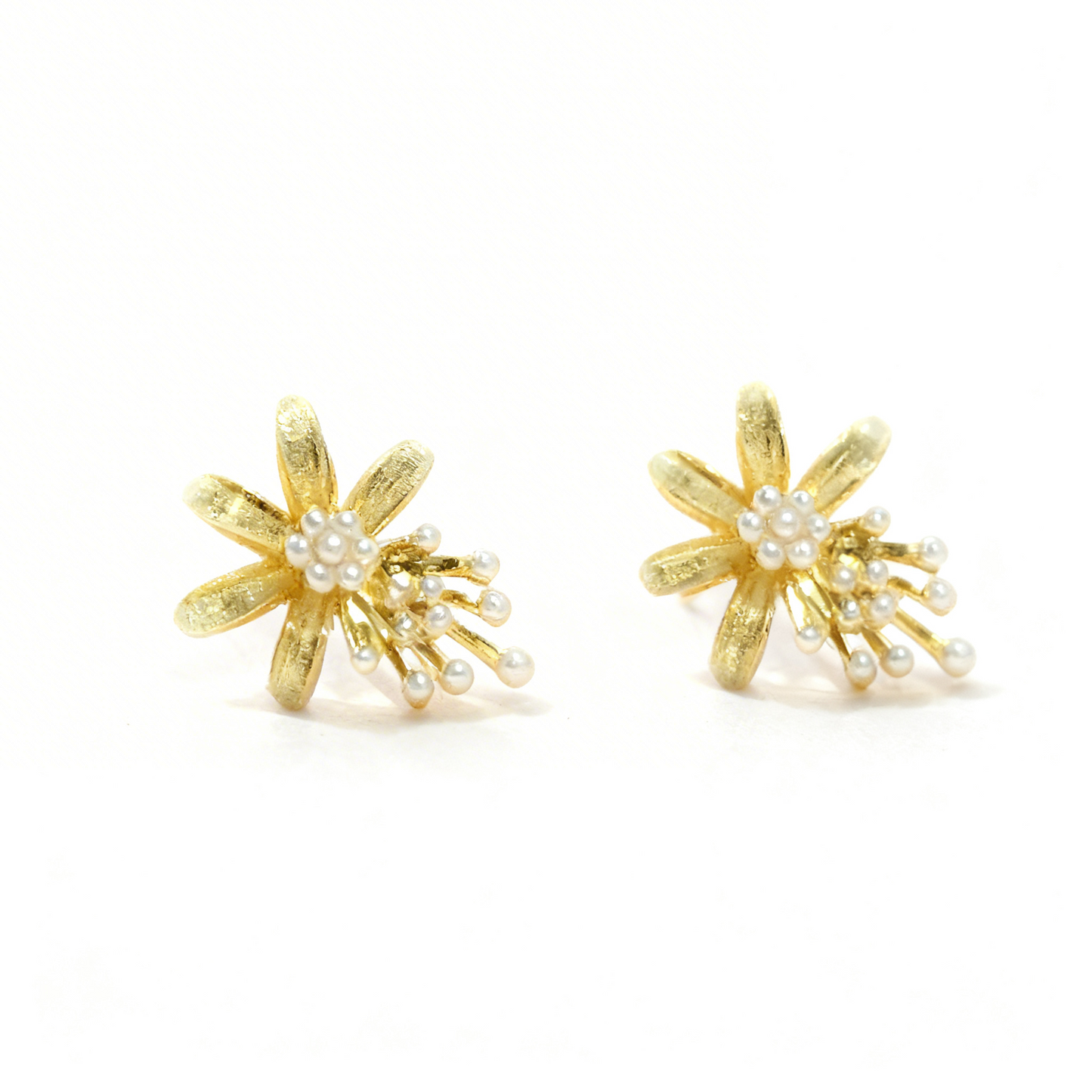 Floral Pearl Drop Earrings – Gold & Ivory Elegant Design