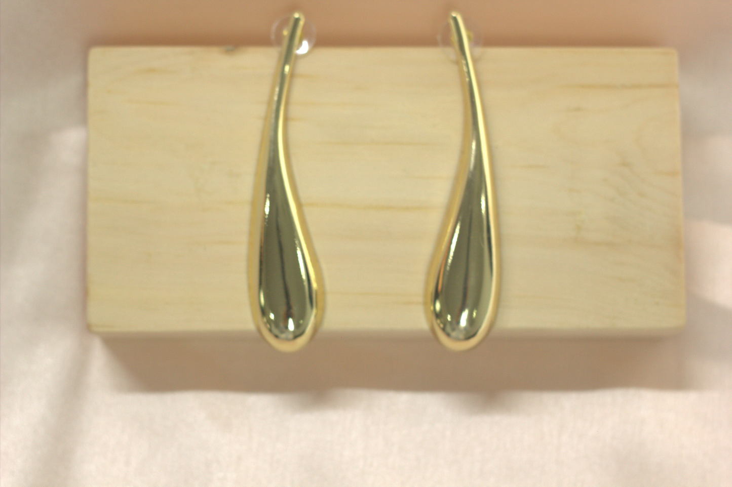 Sleek Gold Spike Statement Earrings – Modern Minimalist Jewelry